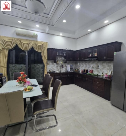 Nhà đẹp 4 tầng để ở kết hợp văn phòng gần chợ Phú Xuân