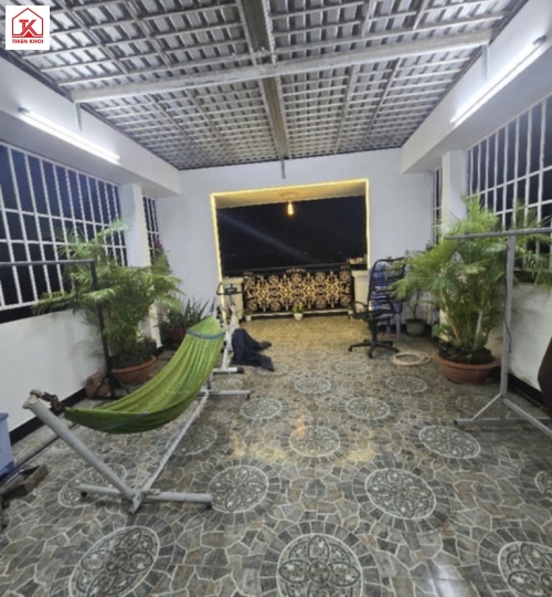 Nhà đẹp 4 tầng để ở kết hợp văn phòng gần chợ Phú Xuân